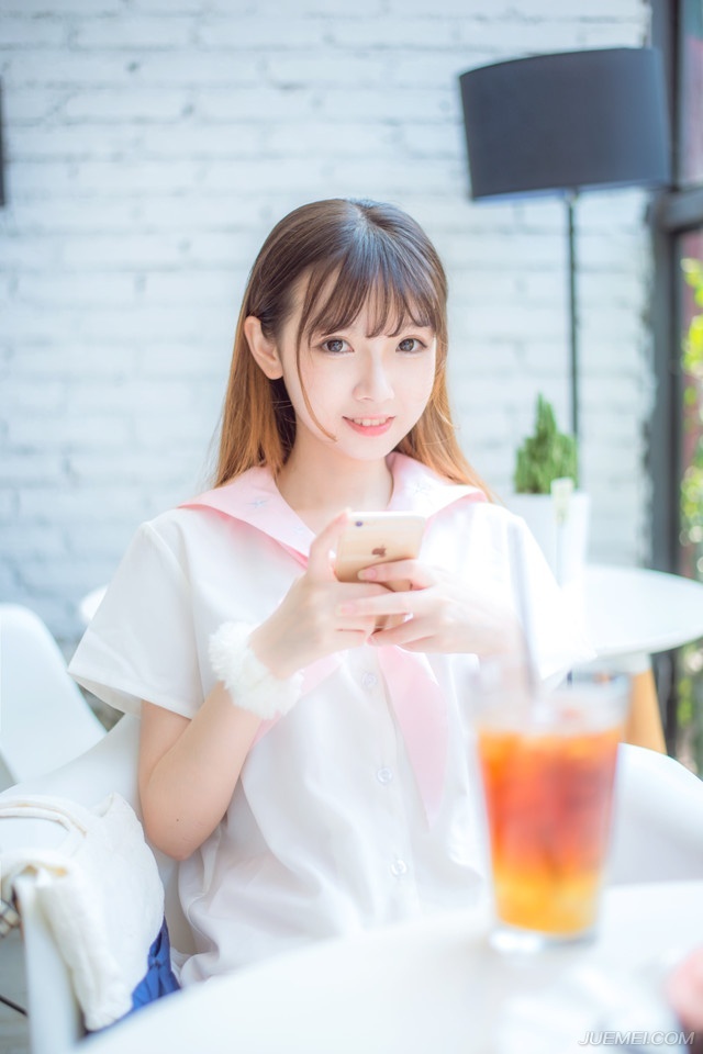 有的时候死死的坚持可能会在一个合适的时候重拾，无论对理想还是对感情都是这样。——韩寒《我所理解的生活》